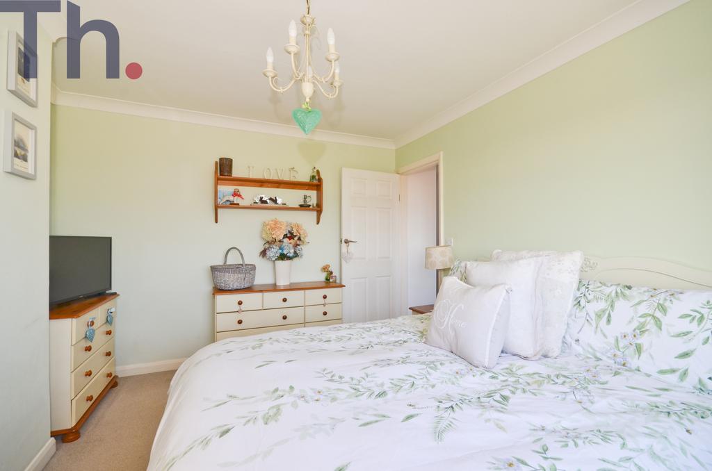 Bedroom 1 (3).JPG