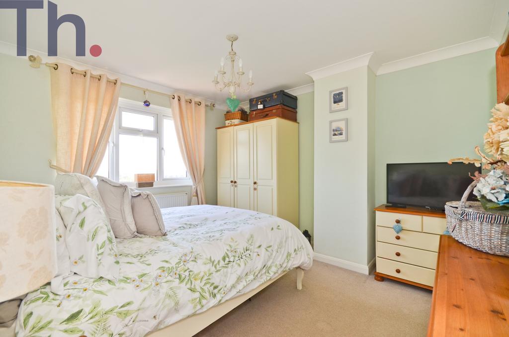 Bedroom 1 (2).JPG