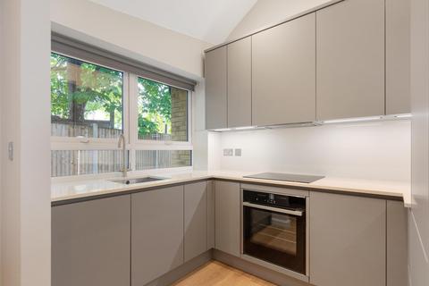 1 bedroom semi-detached house to rent, King George Mews, London, SW17