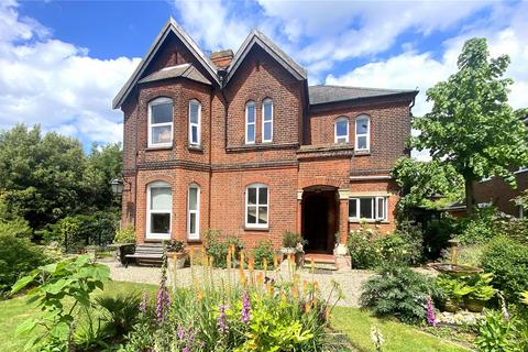 Gainsborough Lodge Bishops Hill, Ipswich, IP3 8EJ