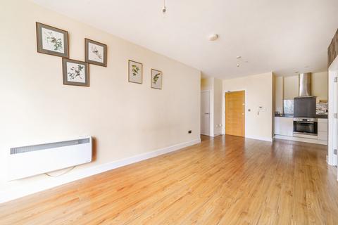 2 bedroom flat for sale, Staines Road West, Sunbury-On-Thames, TW16