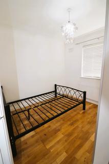 2 bedroom maisonette to rent, Calne Avenue, Ilford IG5