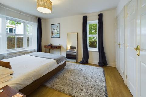 2 bedroom flat for sale, Middle Village, Haywards Heath, RH16