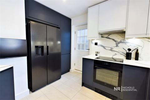 4 Grapsome Close, Chessington, KT9 2SG