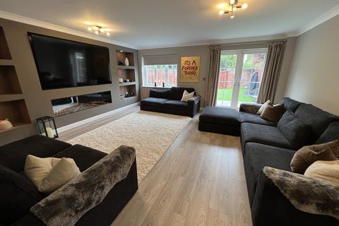4 bedroom end of terrace house for sale, Tilehouse Green Lane, Knowle