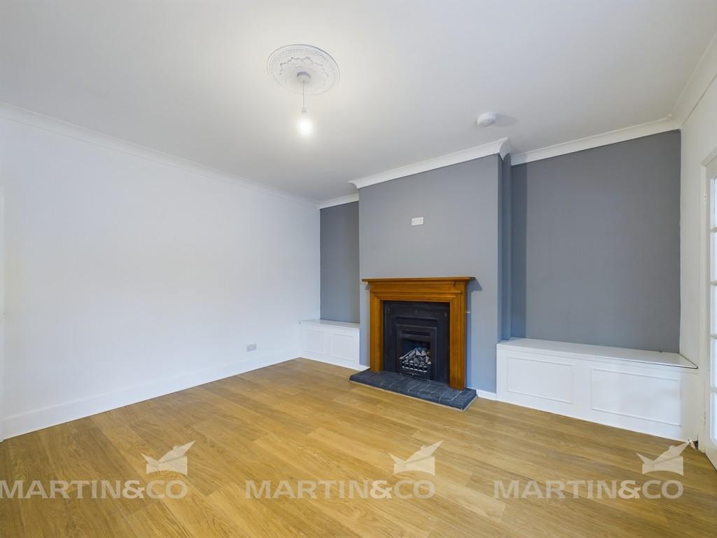 Edlington Lane, Warmsworth 3 bed terraced house to rent £775 pcm (£