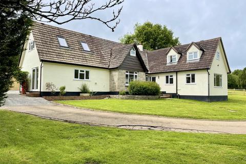 4 bedroom detached house to rent, Tedburn Road Whitestone Exeter Devon