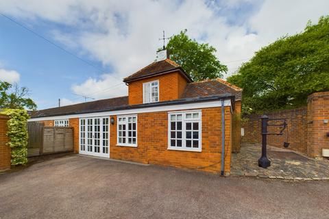 2 bedroom cottage to rent, Hammersley Lane, Penn, Buckinghamshire, HP10 8HE