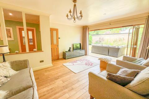 2 bedroom semi-detached bungalow for sale, The Spinneys, Hockley