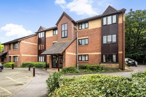 1 bedroom ground floor flat for sale, Rossignol Gardens, Carshalton