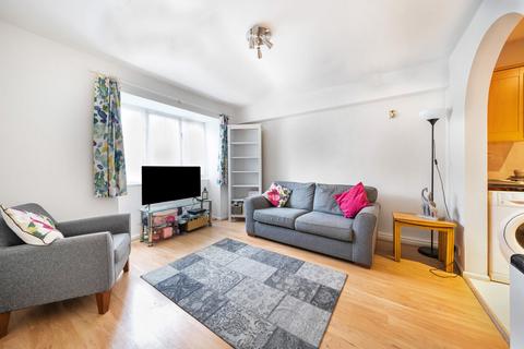 1 bedroom ground floor flat for sale, Rossignol Gardens, Carshalton