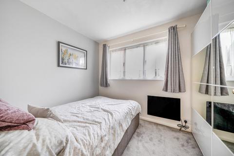 1 bedroom ground floor flat for sale, Rossignol Gardens, Carshalton