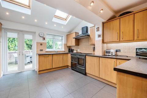 4 bedroom end of terrace house for sale, Culvers Avenue, Carshalton