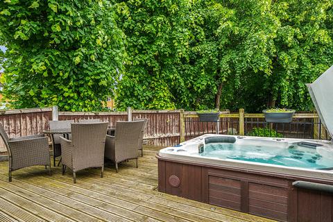 94 Culvers Avenue, Carshalton, SM5 2BJ