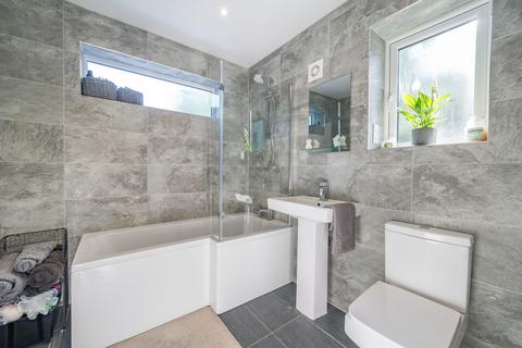 15 North Avenue, Carshalton, SM5 4LQ