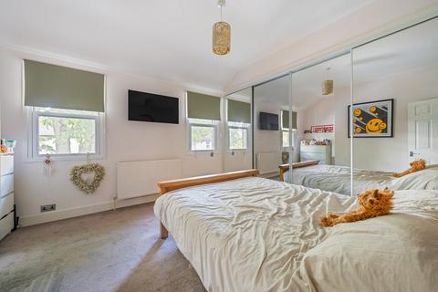 15 North Avenue, Carshalton, SM5 4LQ