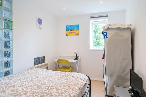 80 New Road, Mitcham, CR4 4LT