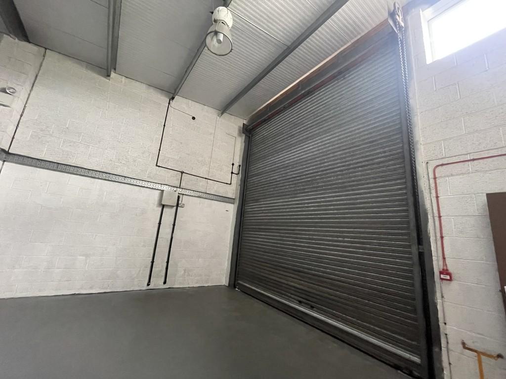 Roller shutter door