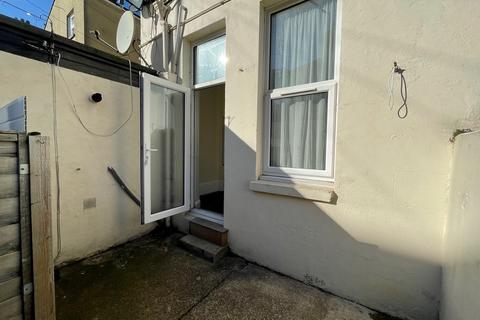 1 bedroom apartment to rent, Pevensey Road, Eastbourne BN22