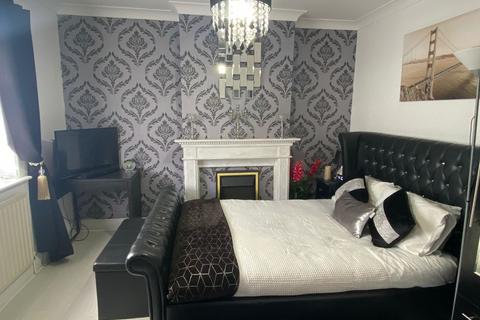 2 bedroom end of terrace house to rent, Davis Avenue, Northfleet, Gravesend, Kent, DA11 8DR