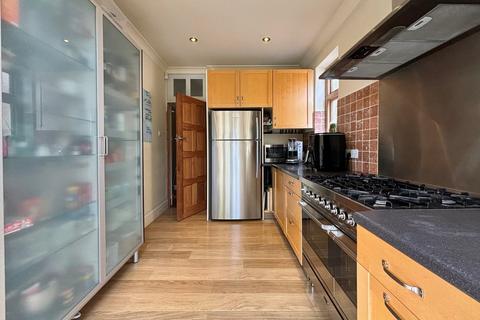 73 Monks Orchard Road, Beckenham, BR3 3BJ