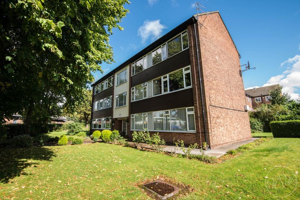 Middlewood Road, Aughton. 2 bed apartment £750 pcm (£173 pw)