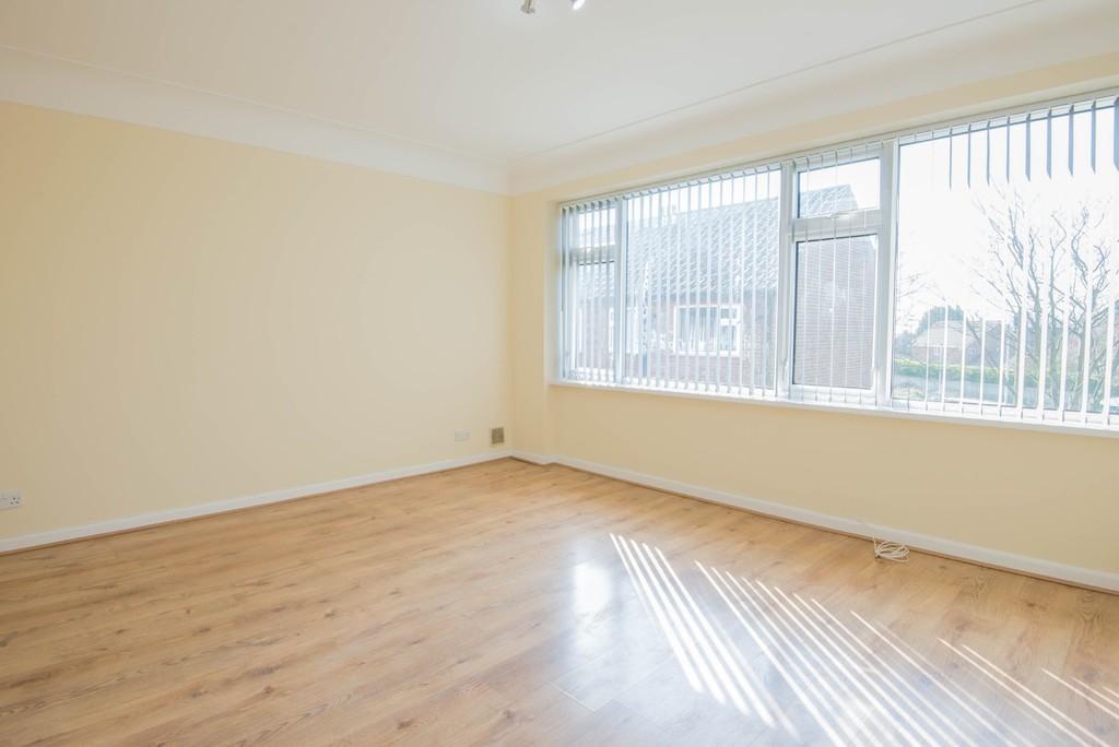 Middlewood Road, Aughton. 2 bed apartment £750 pcm (£173 pw)