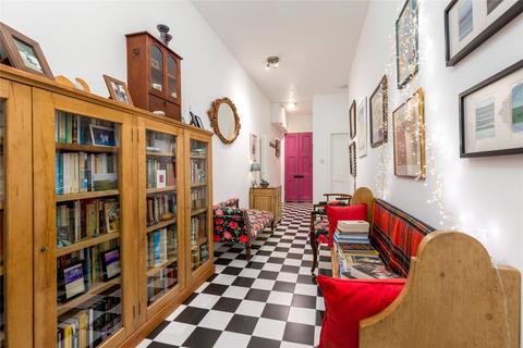 39/3 Constitution Street, Edinburgh, EH6 7BG