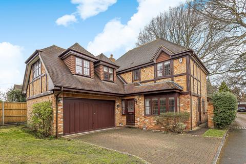 5 bedroom detached house to rent, The Grange, Midway, Walton On Thames, KT12