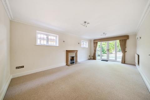 5 bedroom detached house to rent, The Grange, Midway, Walton On Thames, KT12