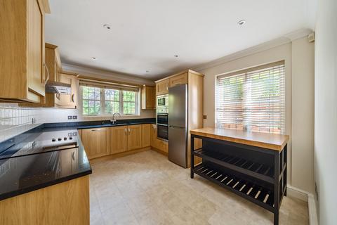 5 bedroom detached house to rent, The Grange, Midway, Walton On Thames, KT12