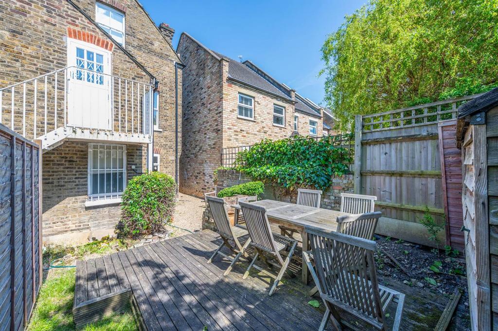 Byrne Road, Balham, London, SW12 1 bed flat for sale £650,000