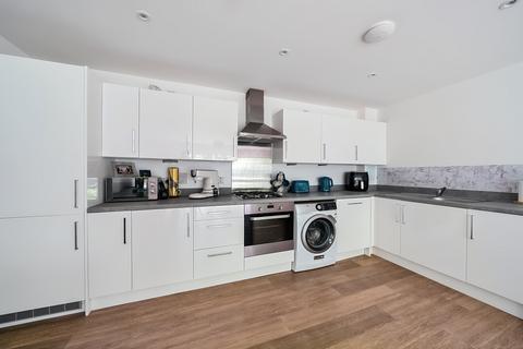 2 bedroom flat for sale, Scotia Court, 3 Station Road North, Merstham, RH1