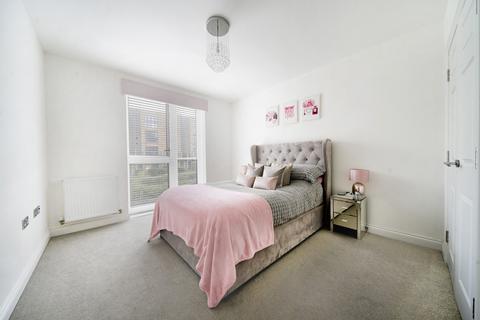 2 bedroom flat for sale, Norman Lane, Ebbsfleet Valley, Swanscombe, DA10
