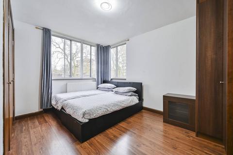 3 bedroom flat to rent, Cambridge Square, Hyde Park Estate, London, W2