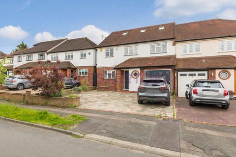 4 bedroom house to rent, Dickens Rise, Chigwell, Essex