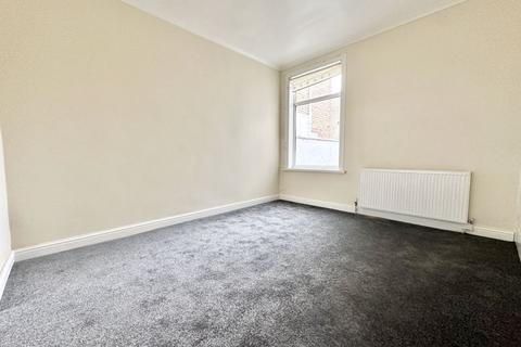 3 bedroom terraced house to rent, Humberstone Road, Grimsby DN32