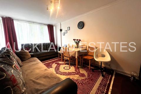 2 bedroom flat to rent, Ashbourne Close, London N12