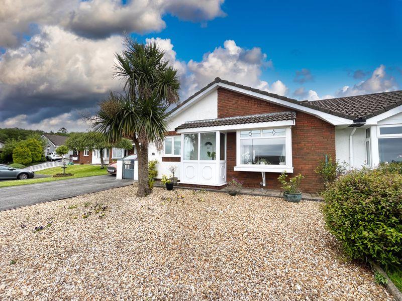 Mackworth Drive, Cimla, Neath, SA11 2QA 3 bed semidetached bungalow