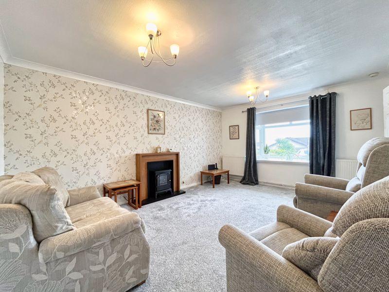 Mackworth Drive, Cimla, Neath, SA11 2QA 3 bed semidetached bungalow