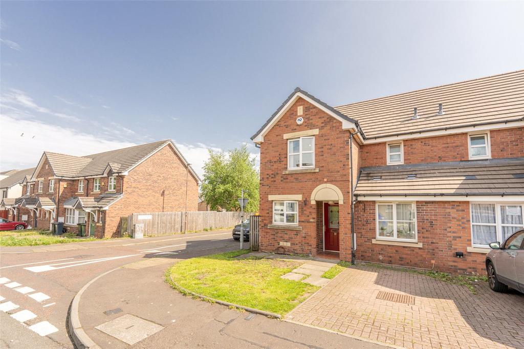 32 Broomhouse Crescent, Edinburgh, EH11 4 bed semidetached house for