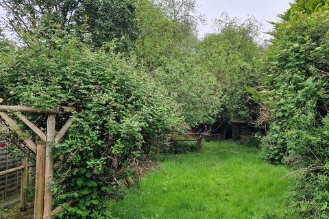 2 bedroom detached bungalow for sale, Surrey Gardens, Effingham Junction
