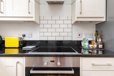 3 bedroom maisonette to rent, West Green Road, London N15