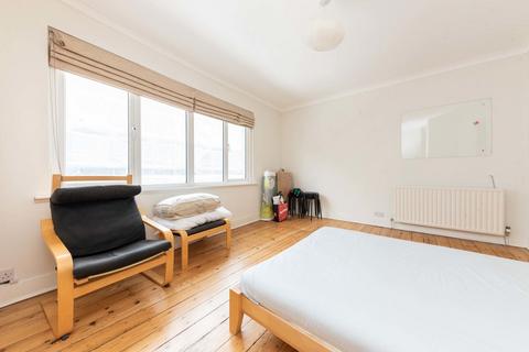 3 bedroom maisonette to rent, West Green Road, Turnpike Lane N15