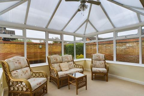 2 bedroom detached bungalow for sale, Field View, Thurston
