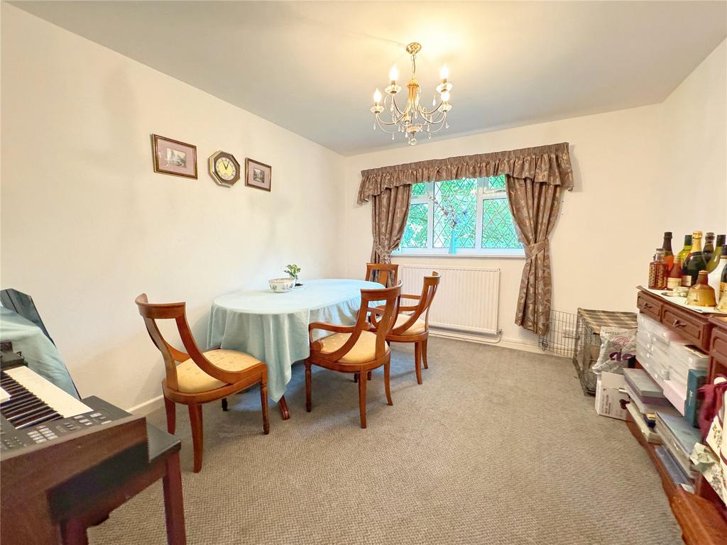 Dining Room / Bed 3