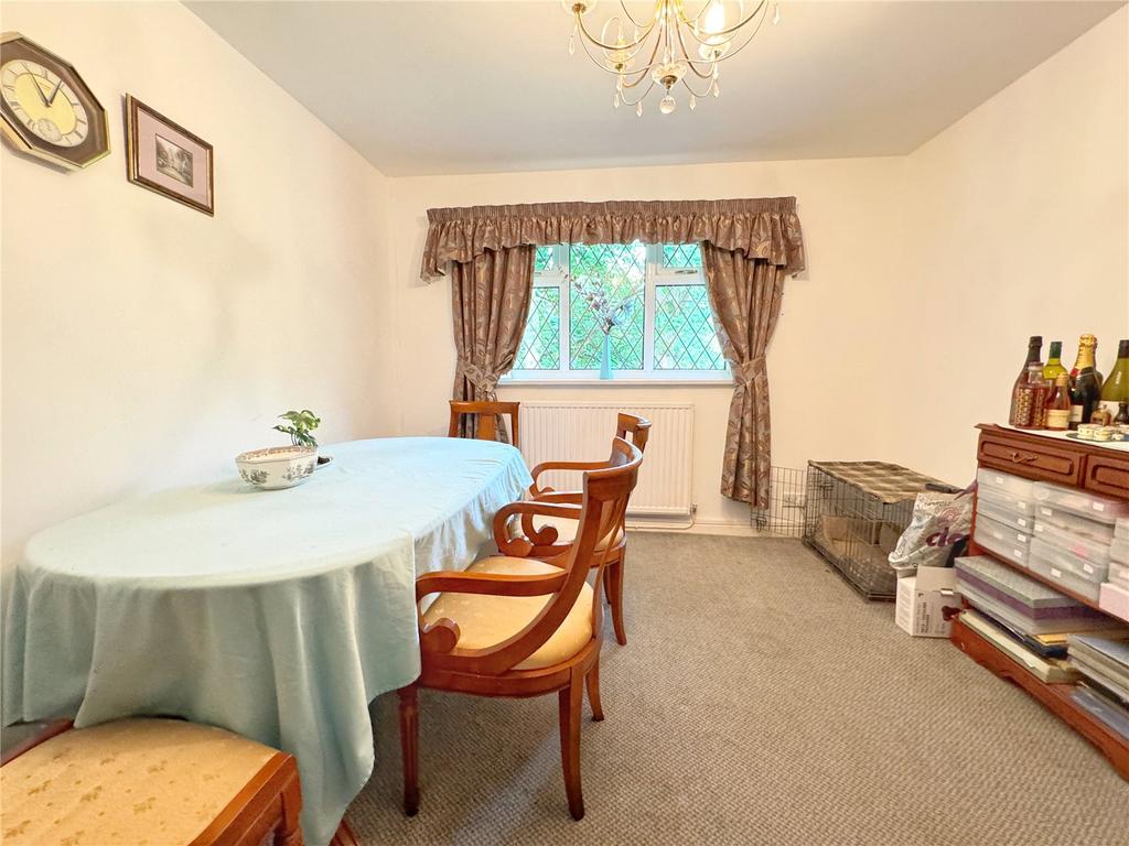 Dining Room / Bed 3