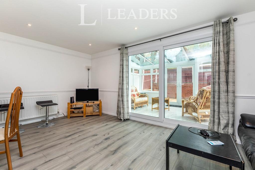 Rye Close, Guildford 3 bed end of terrace house £1,600 pcm (£369 pw)