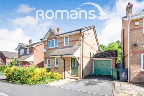 3 bedroom detached house to rent, Birches Crest, Hatch Warren