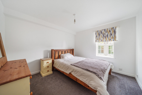 1 bedroom apartment to rent, West Wycombe Road